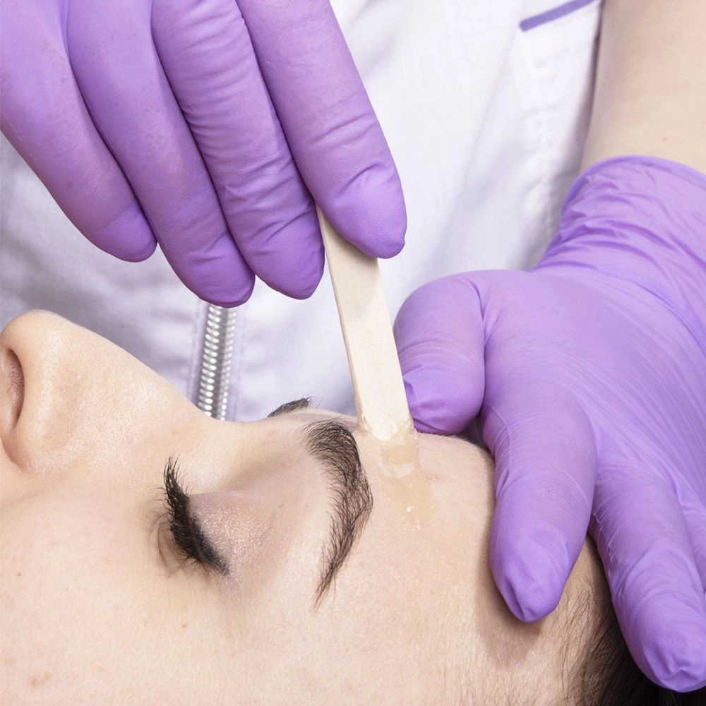 Ювелирные техники депиляции лица сахарной пастой