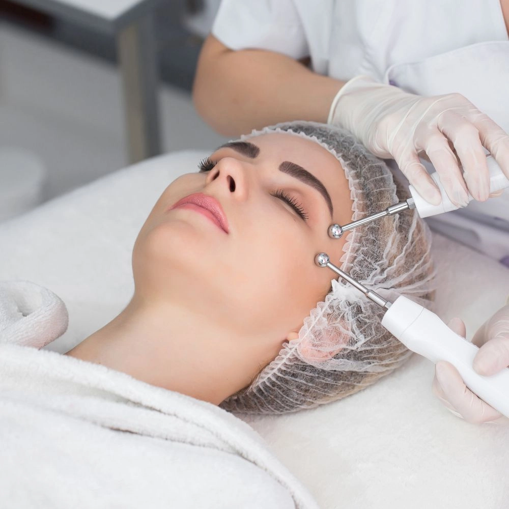 Микротоки: техники эстетической коррекции лица