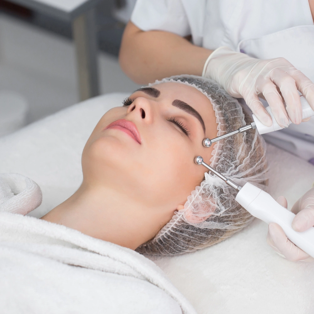 Микротоки: техники эстетической коррекции лица