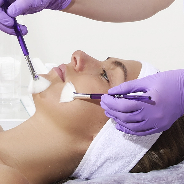 Массаж лица кисточками